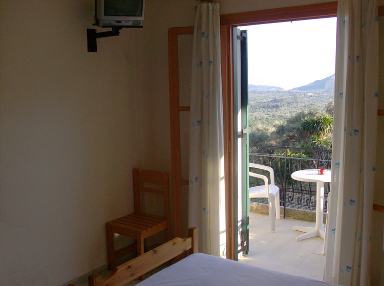 Agnes Rooms - bedroom and balcony