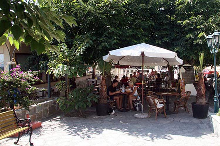 Agnes restaurant on Pelekas village square