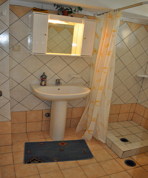 APARTMENT - bathroom