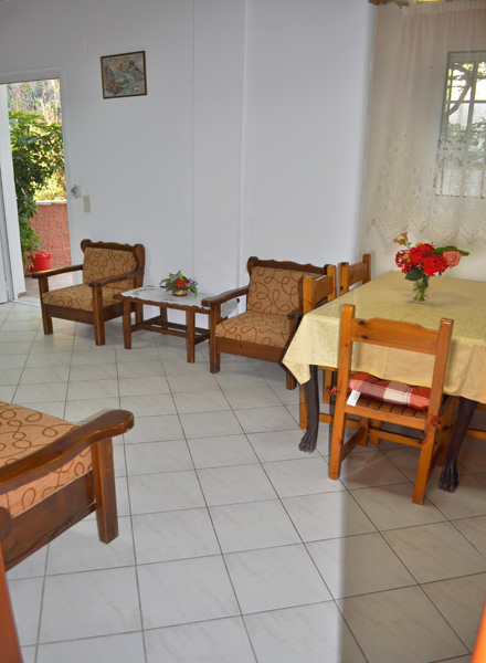 Apartment - living room with dining area