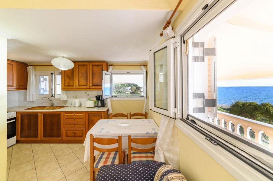 Apartment - dining area and kitchen