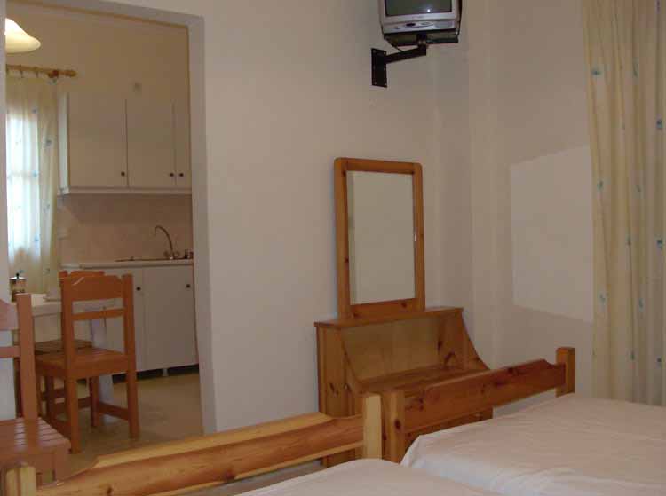 Agnes Apartments - bedroom and dining area
