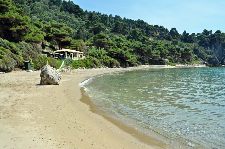 Yaliskari Beach and tavern